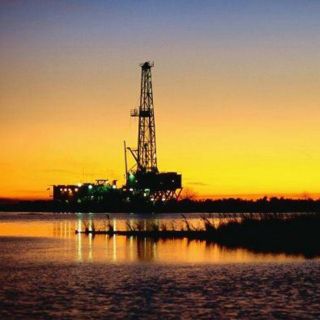 Juez frena Ley de Hidrocarburos de AMLO