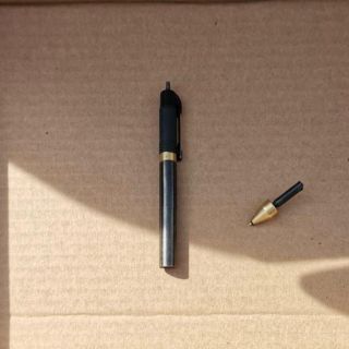 Detienen a sujeto con un arma tipo pluma en Guadalajara