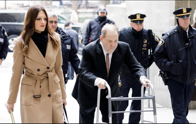 Weinstein llegó este martes al tribunal junto a su equipo de abogados, apenas unos minutos antes de las 09:30 hora local. EFE / J. Lane