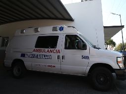 Varias ambulancias acudieron al inmueble donde comenzaron a atender a los niños intoxicados. EL INFORMADOR / ARCHIVO