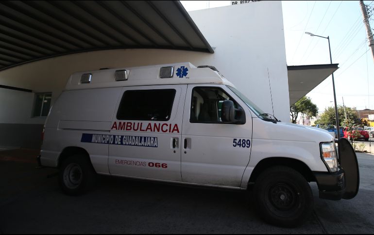 Varias ambulancias acudieron al inmueble donde comenzaron a atender a los niños intoxicados. EL INFORMADOR / ARCHIVO