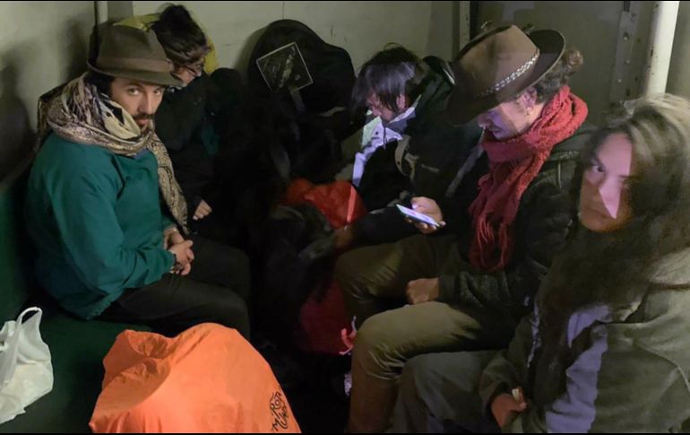 Imagen proporcionada por autoridades peruanas en la que se aprecia a los seis turistas detenidos. AFP/Policía de Perú