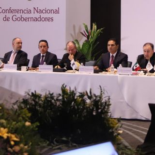 López Obrador se reúne con gobernadores en Palacio Nacional