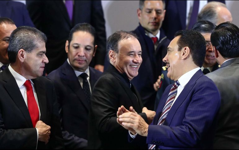 Alfonso Durazo (c), secretario de Seguridad, y Omar Fayad (d.), gobernador de Hidalgo, durante la reunión de trabajo entre la Conago y el gabinete de seguridad del gobierno federal. SUN/D. Simón