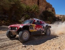 En la general, el doble vencedor de la prueba supera ahora a Al-Attiyah en 18 minutos y 10 segundos y a Peterhansel en 18 minutos y 26 segundos. EFE / A. Pain