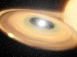 La estrella binaria V Sagittae contiene una enana blanca que roba material de una estrella compañera más grande, mientras las dos giran en espiral, una hacia la otra. NASA