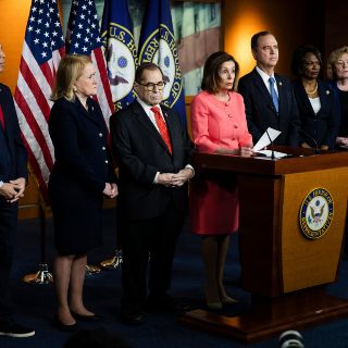 Pelosi nombra a legisladores que serán fiscales en juicio a Trump