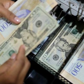 Venezuela: de dónde salen los dólares que circulan en el país (y por qué se cree que ya hay más que bolívares)