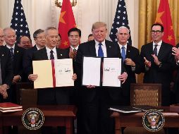 Donald Trump y el viceprimer ministro Liu He ofrecieron una conferencia de prensa en medio de un tono conciliador. AFP/S. Loeb