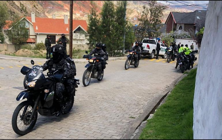 Presencia policial en los alrededores de la residencia de México en la ciudad de La Paz. TWITTER@/EmbaMexBol