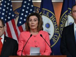 La presidenta de la Cámara de Representantes, Nancy Pelosi, presentó a Jerry Nadler (izq.) y Adam Schiff (der.) como dos de los congresistas demócratas que actuarán como fiscales en el 
