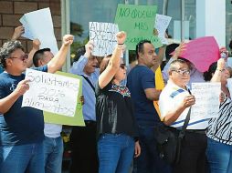 La Confederación Revolucionaria de Obreros y Campesinos (CROC) encabeza la protesta contra Home Depot. ESPECIAL