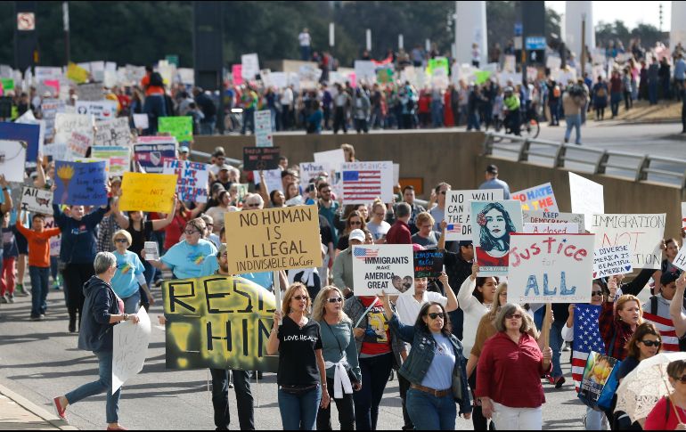 Manifestación en el centro de Dallas en apoyo a inmigrantes y refugiados. AP/N. Hunsinger