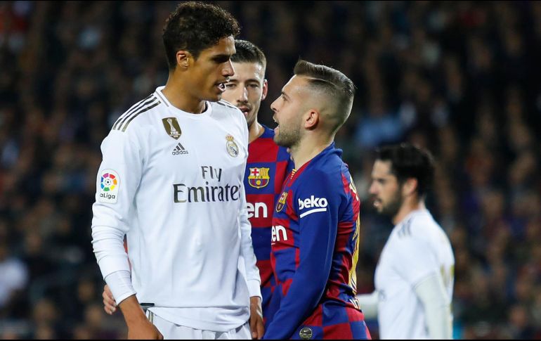 El Real Madrid y el FC Barcelona, luchan por el liderato de la Liga, actualmente se encuentran en la cima empatados en puntos. IMAGO7