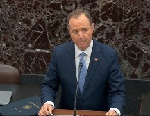 El demócrata Adam Schiff, presidente del Comité de Inteligencia de la Cámara Baja, fue el encargado de leer los cargos políticos ante los senadores. AP/Senate Television