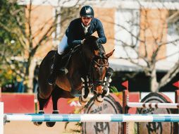 Triunfador. Andrés Torres realiza su recorrido a lomos de “Chabacon” en la prueba libre a 1.45 metros. El Informador • G. Gallo