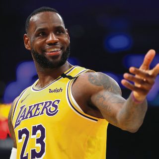 LeBron y Doncic lideran votación