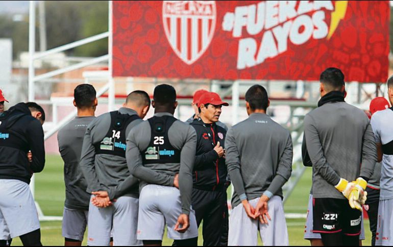 Alfonso Sosa. El estratega de los hidrocálidos alista el debut de los suyos en el Clausura 2020, en el que enfrentarán al Toluca.  @clubnecaxa