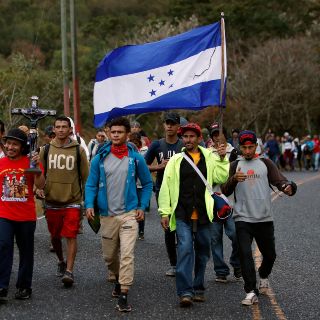 Caravana migrante arriba a la frontera de Guatemala con México
