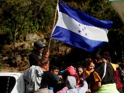 La primera caravana del 2020 está conformada por entre dos mil 500 y tres mil personas. EFE / E. Biba