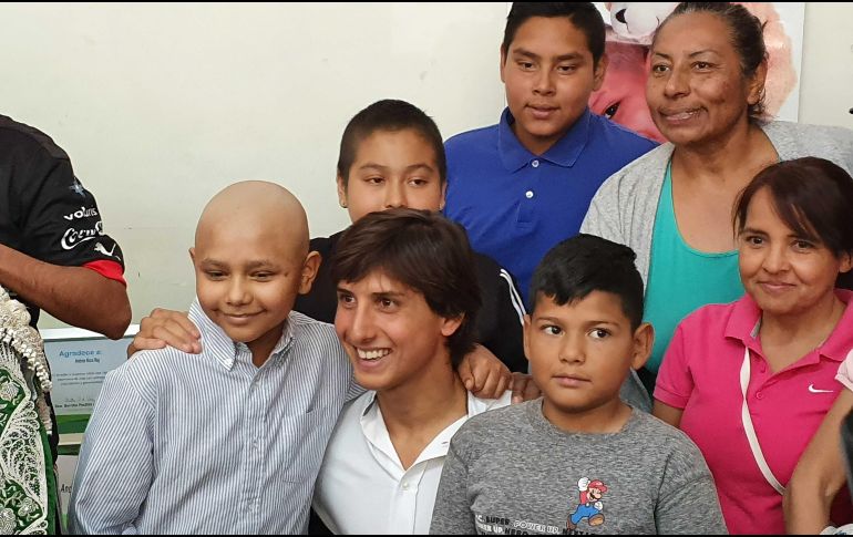Andrés Roca Rey (c) se dijo entusiasmado por ayudar a los niños con cáncer. EL INFORMADOR/D. Reos