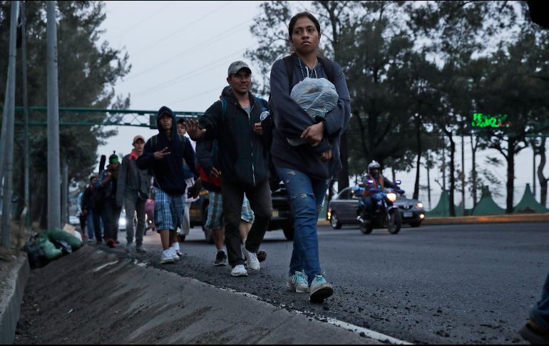 Este viernes, los hondureños empezaron a concentrarse en dos pasos fronterizos con México, principalmente en Tecún Umán, al suroeste mexicano. AP / M. Castillo