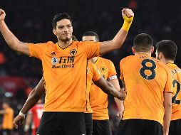 El mexicano jugó los 90 minutos, consiguió dos goles y se convirtió en el máximo anotador de los Wolves. AFP / G. Kirk