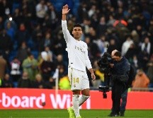 El equipo merengue se colocó provisionalmente en la cima con 43 puntos, a la espera del resultado del partido el domingo del Barcelona. AFP / G. Bouys