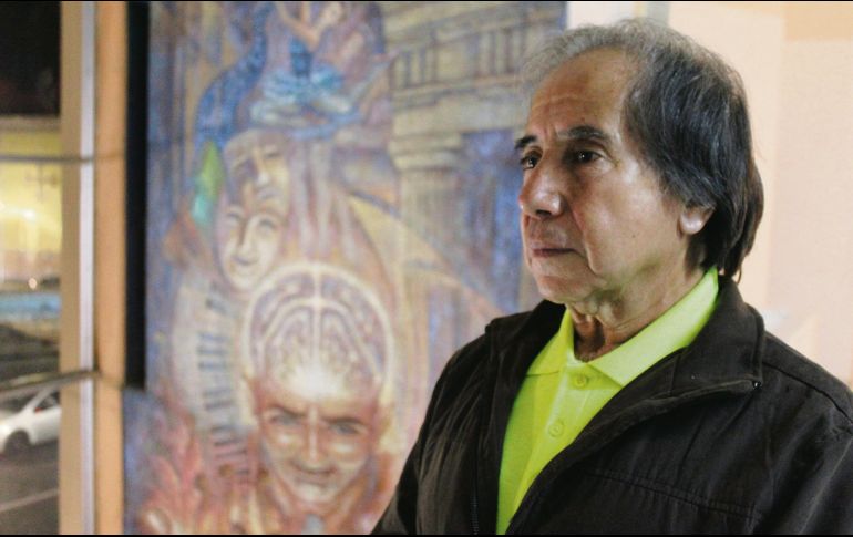 Pintor. Al fondo de José Guadalupe se visualiza el mural “El hombre y las Bellas Artes”. CORTESÍA