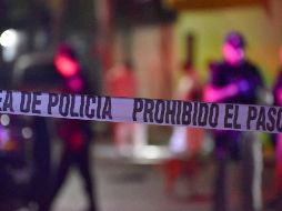 Oficiales de Seguridad Pública Municipal y Fuerzas de Seguridad Pública del Estado delimitaron el perímetro con cintas de seguridad en apoyo de elementos de la AIC del estado. EFE / ARCHIVO
