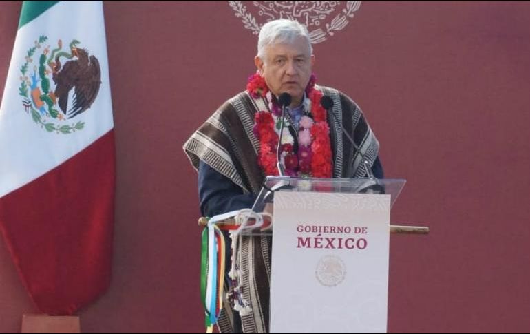 López Obrador se disculpó con la comunidad indígena por tener que abandonar el evento de manera apresurada, pero tenía que tomar el 