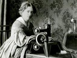 Anuncio para la patente de la máquina de coser Singer, en 1899. GETTY IMAGES