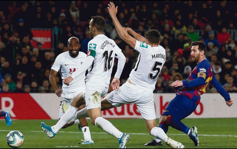 1-0. Una genialidad de tacón de Arturo Vidal dejó a Lionel frente a la portería, quien sólo definió de derecha para poner la pelota en las redes. EFE
