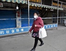 El mercado de mariscos que se cree que es el centro del brote en la ciudad de Wuhan permanece cerrado. EFE