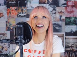 Holly se ha dado a conocer por sus lecciones de inglés y consejos de vida. FACEBOOK/yosoyholly