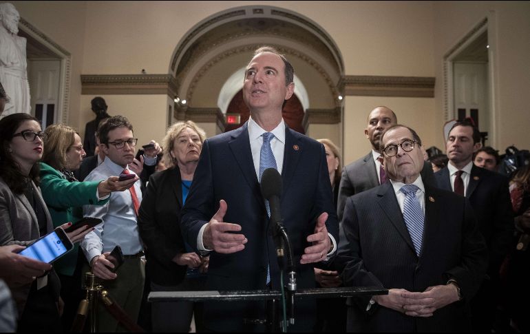 El demócrata Adam Schiff se dirigió a reporteros antes del inicio del juicio político en el Senado, en Washington, DC. AFP/D. Angerer