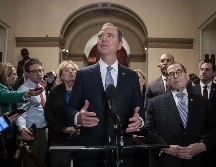 El demócrata Adam Schiff se dirigió a reporteros antes del inicio del juicio político en el Senado, en Washington, DC. AFP/D. Angerer
