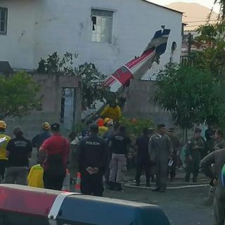 Una avioneta se estrella contra una casa en El Salvador