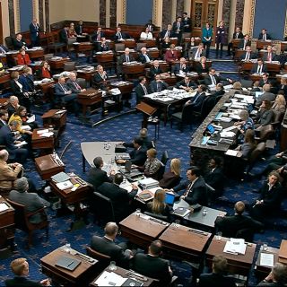 Senado de EU establece reglas para el juicio político a Trump