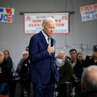 Biden y Sanders intercambian acusaciones antes de las primarias en EU