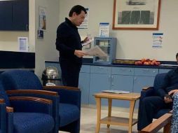 Periodistas cuestionaron a Mario Delgado sobre la fotografía durante la rueda de prensa de este miércoles. TWITTER/@MuySuFrida