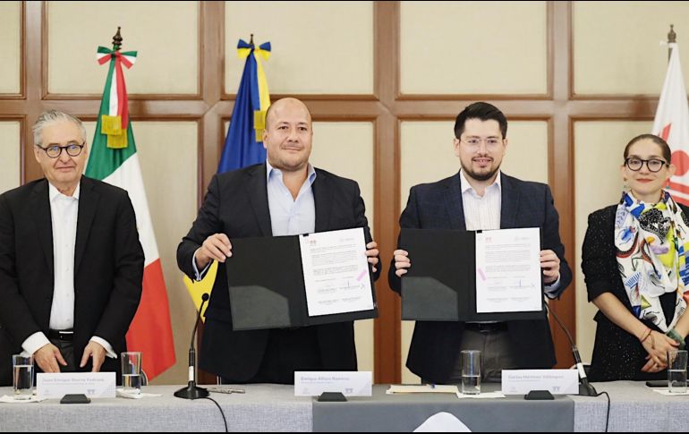 El gobierno de Jalisco y el Infonavit firmaron el convenio. TWITTER / @EnriqueAlfaroR