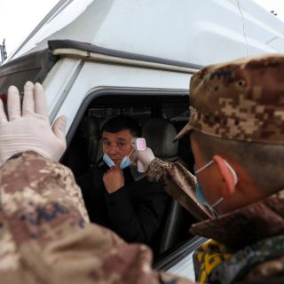 China cierra otras dos ciudades para frenar el coronavirus