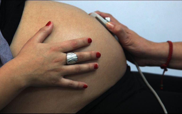 El gobierno busca coartar el ''turismo de maternidad'', en el que mujeres viajan al país  dar a luz a fin de que sus bebés tengan la codiciada ciudadanía estadounidense. AFP / ARCHIVO
