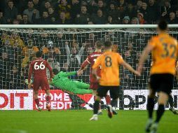 Raúl Jiménez y el español Adama Traoré arrancaron desde el medio campo y con un centro medido del ibérico para el mexicano, quien con un cabezazo puso el 1-1 provisional al 51´. EFE / P. Powell