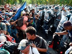 Guardia Nacional bloquea a caravana migrante en Chiapas