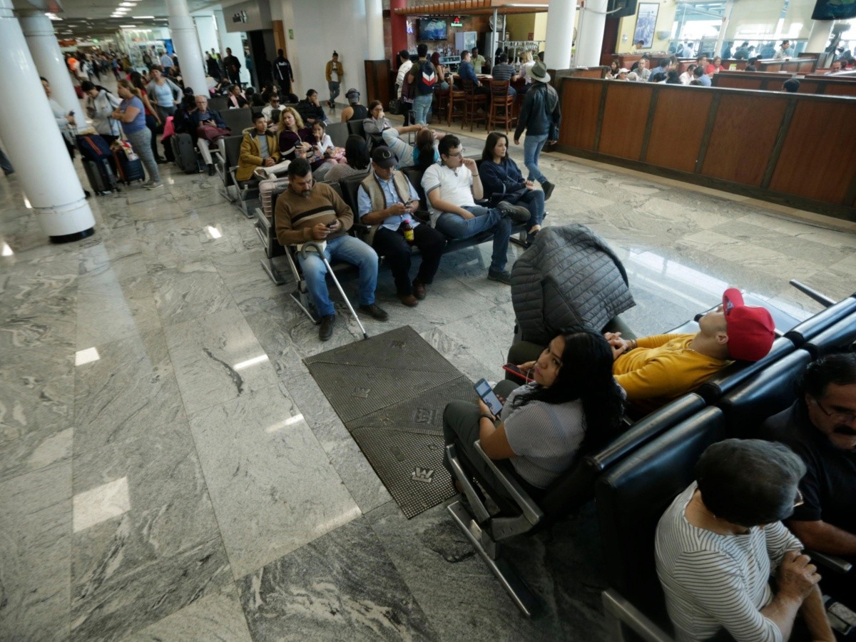  Instalan cerco sanitario en aeropuerto de Tijuana, pendiente en  Guadalajara