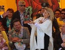 La presidenta interina de Bolivia, Jeanine Áñez, participa este viernes en el acto inaugural de la feria de la Alasita o fiesta de la miniatura en La Paz. EFE/M. Alipaz