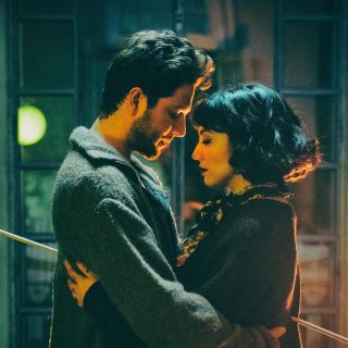Mon Laferte y Manuel Carrasco se "disparan lentamente"