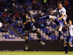 Con la victoria 1-0 los queretanos llegaron a seis unidades, en tanto que los Camoteros se quedaron con tres puntos. EFE/H. Ríos